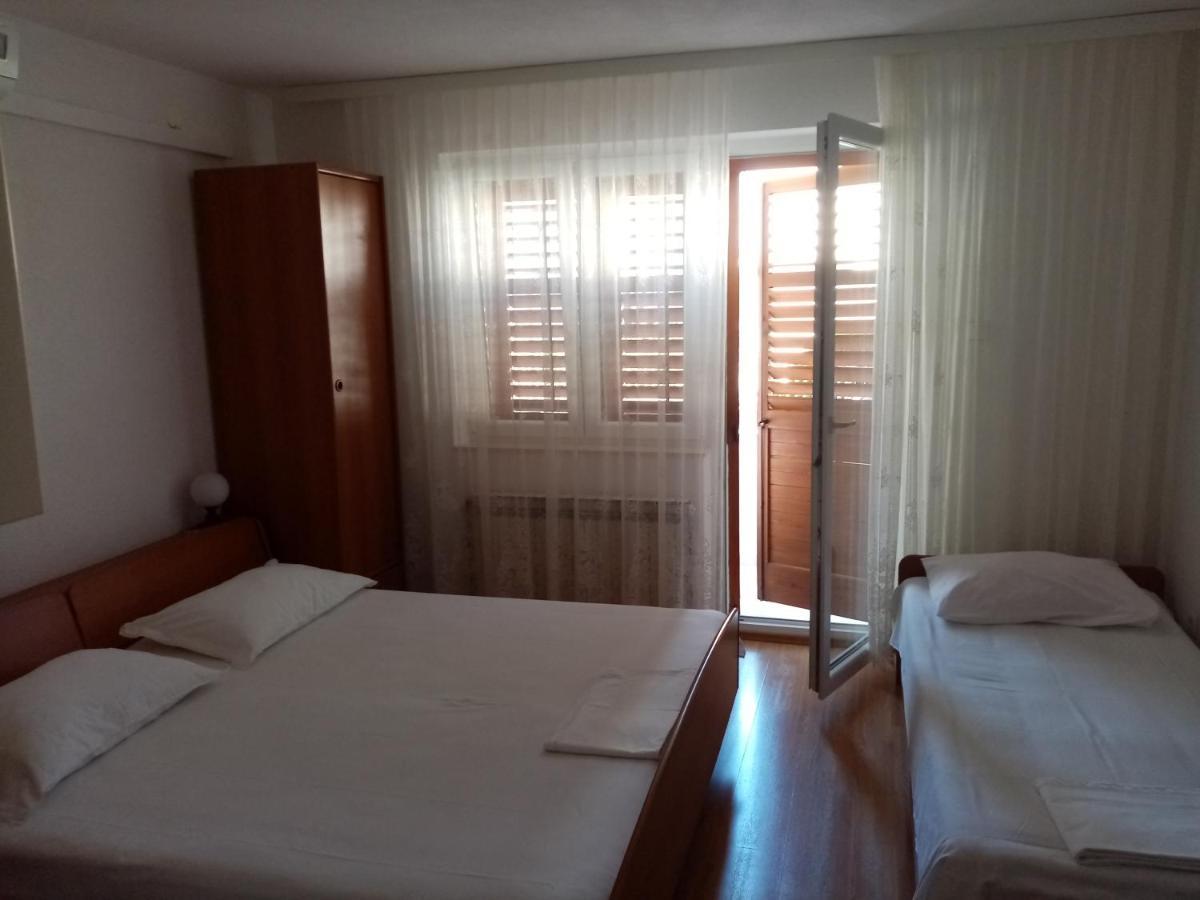Apartments Iva Baška Voda Екстериор снимка